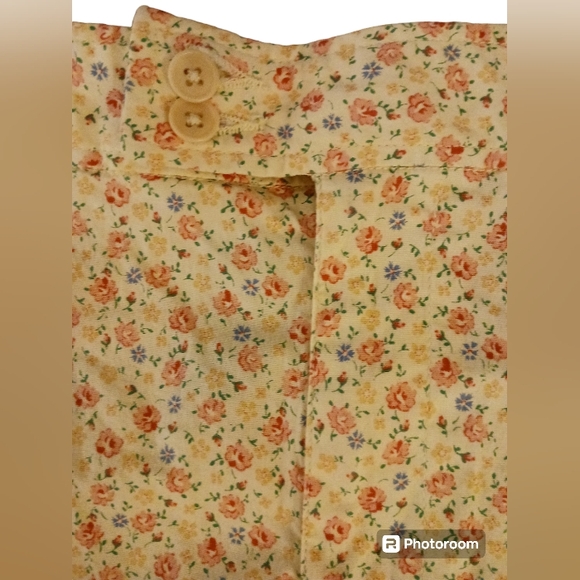 Ralph Ralph Lauren floral shorts. Womens. Size 8. - Picture 3 of 11